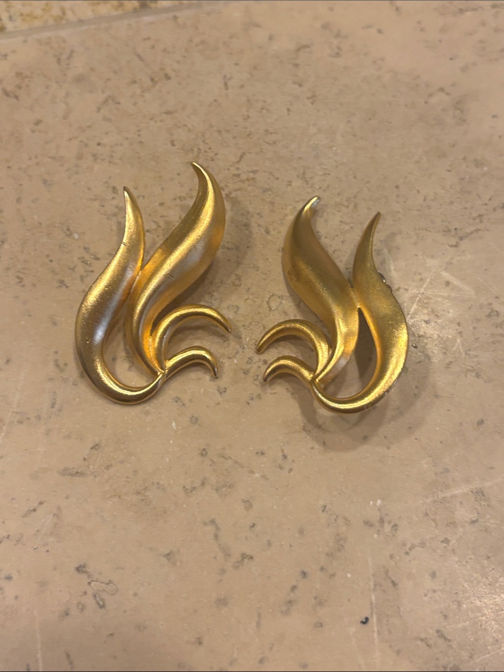 JJ Jonette Jewelry Vintage Pierced Matte Gold Flames